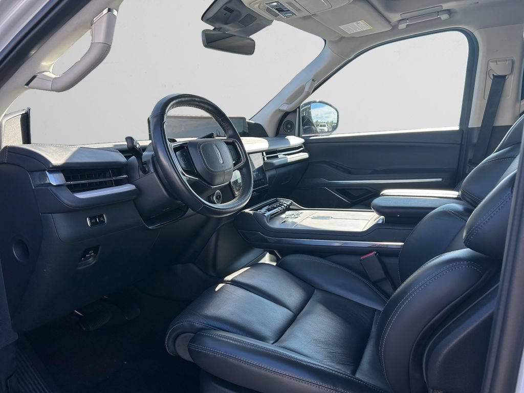 Used 2025 Lincoln Navigator L Reserve AWD/4WD image 10
