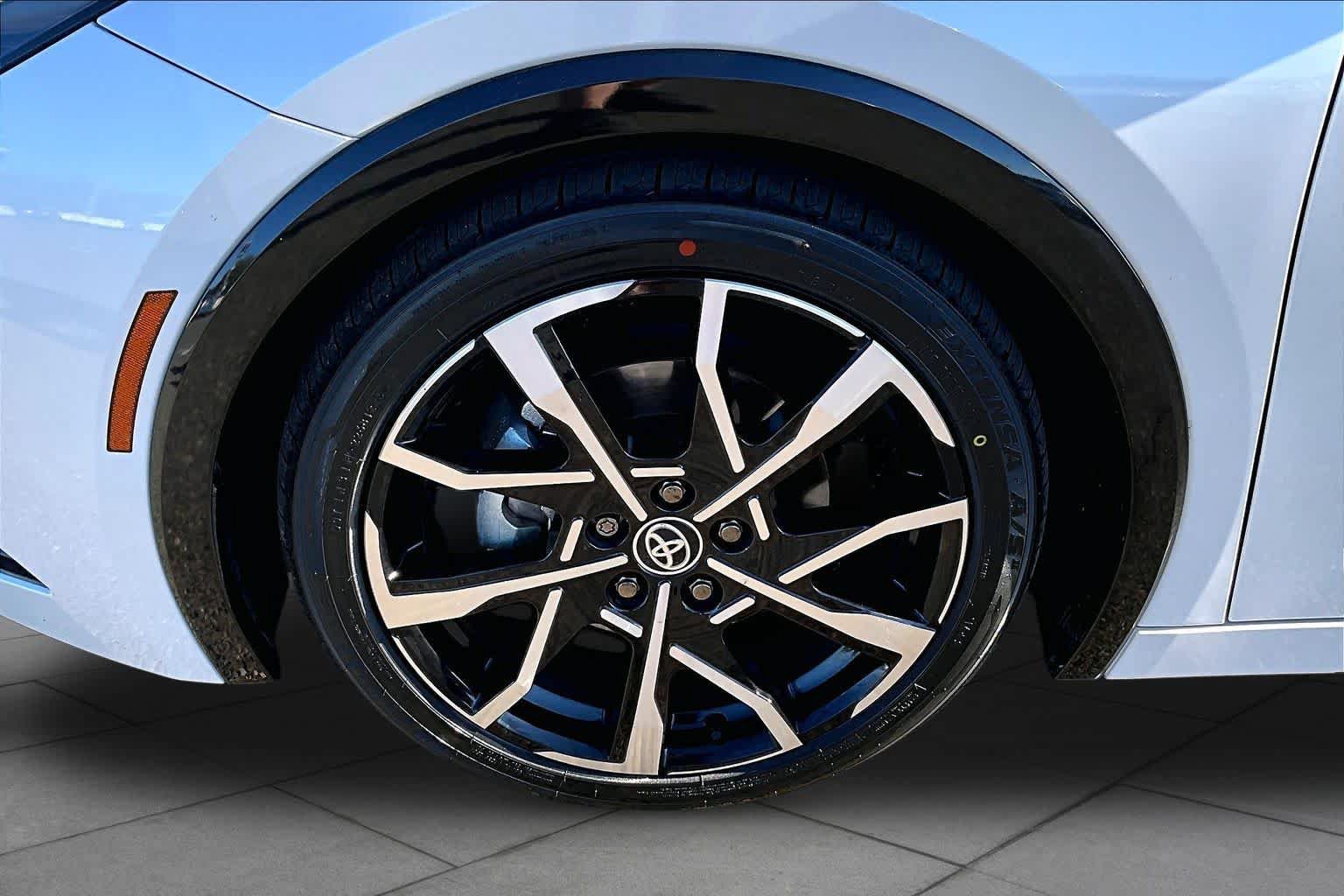 Used 2023 Toyota Prius Prime Premium FWD image 10
