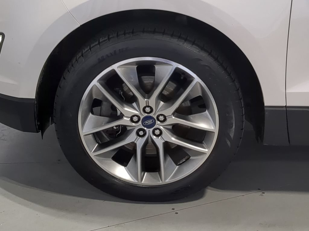 Used 2018 Ford Edge Titanium w/ Equipment Group 301A AWD/4WD image 14
