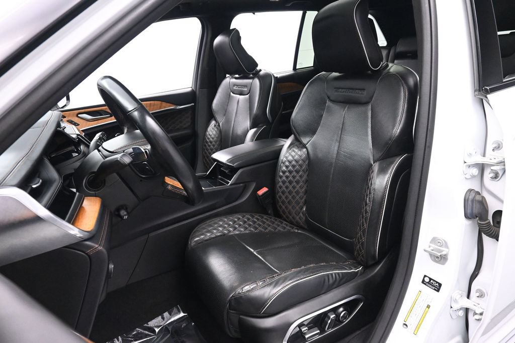 Used 2022 Jeep Grand Cherokee Summit AWD/4WD image 12