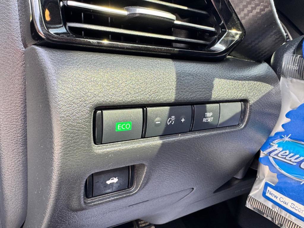 Used 2022 Nissan Sentra SR w/ SR Premium Package image 17