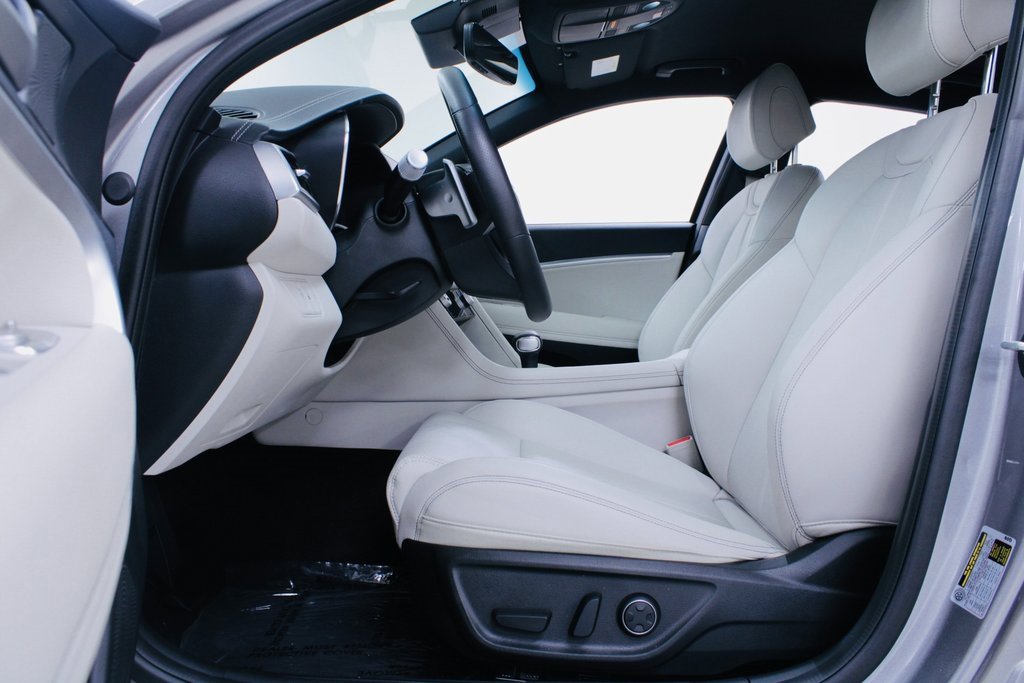 Used 2025 Genesis G70 2.5T image 5