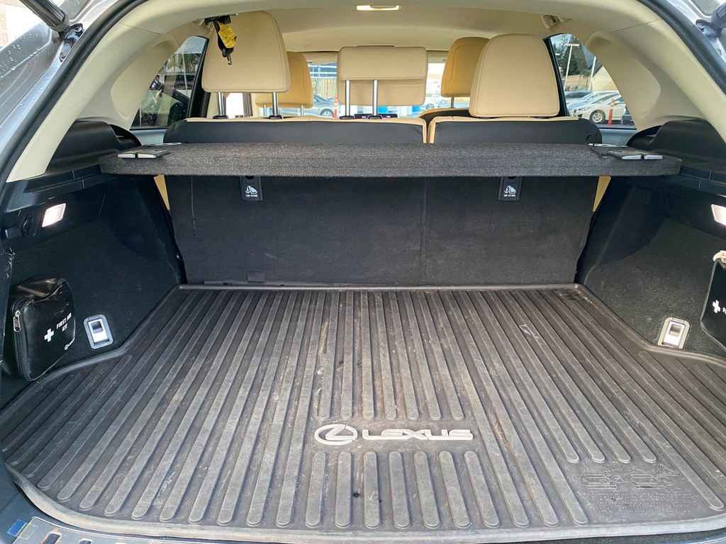 Used 2018 Lexus NX 300 FWD image 11