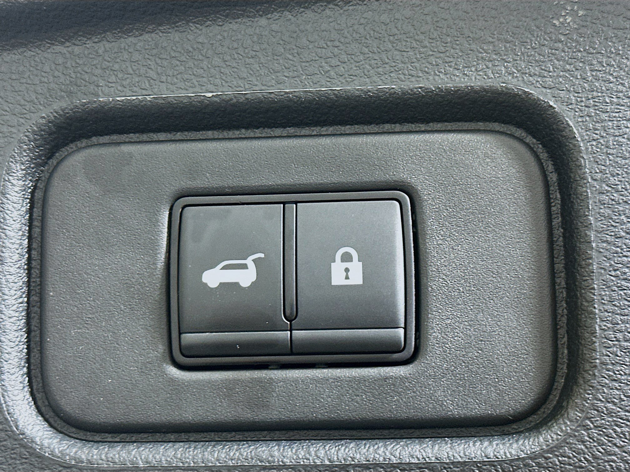 Used 2024 Nissan Pathfinder SV w/ SV Premium Package AWD/4WD image 32