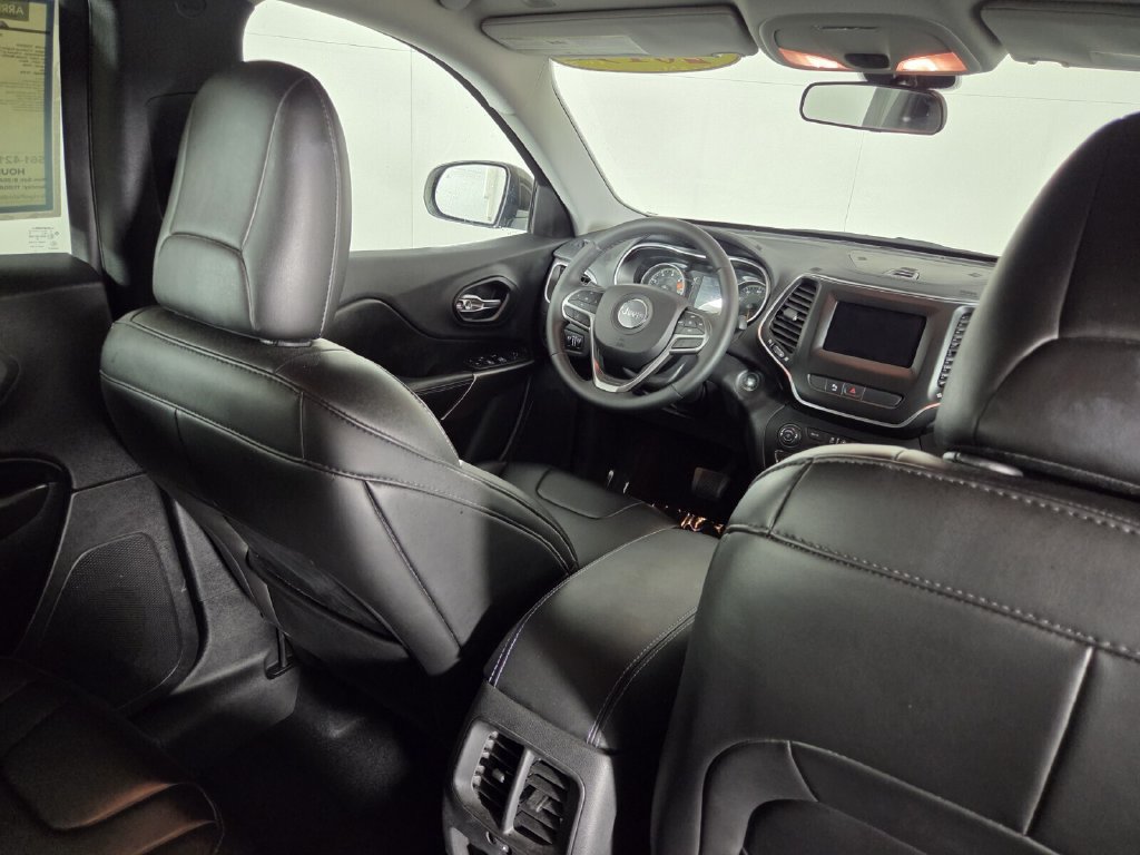Used 2019 Jeep Cherokee Latitude Plus FWD image 29