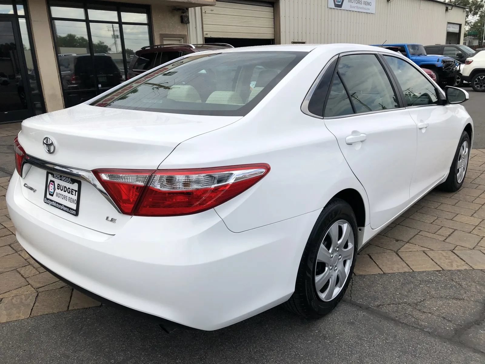 Used 2016 Toyota Camry LE FWD image 2