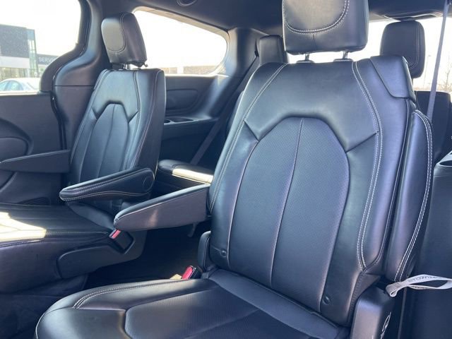 Used 2025 Chrysler Pacifica Select image 30