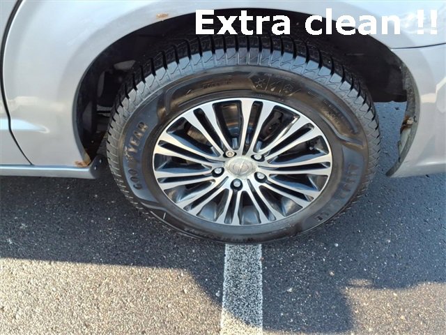 Used 2014 Chrysler Town & Country S image 7