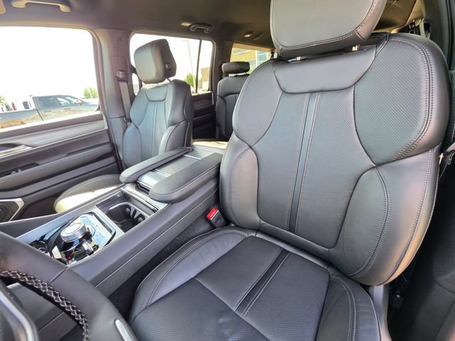 New 2026 Jeep Grand Wagoneer L 4WD w/ HD Trailer Tow Package image 25