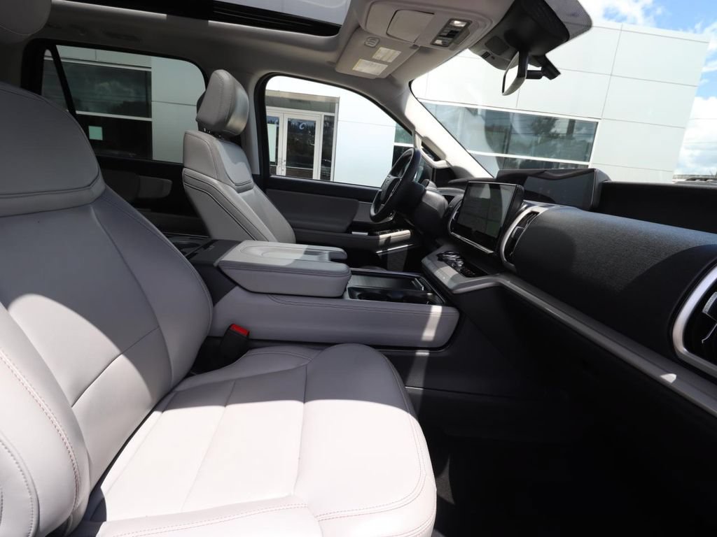 Used 2025 Ford Expedition Active AWD/4WD image 26