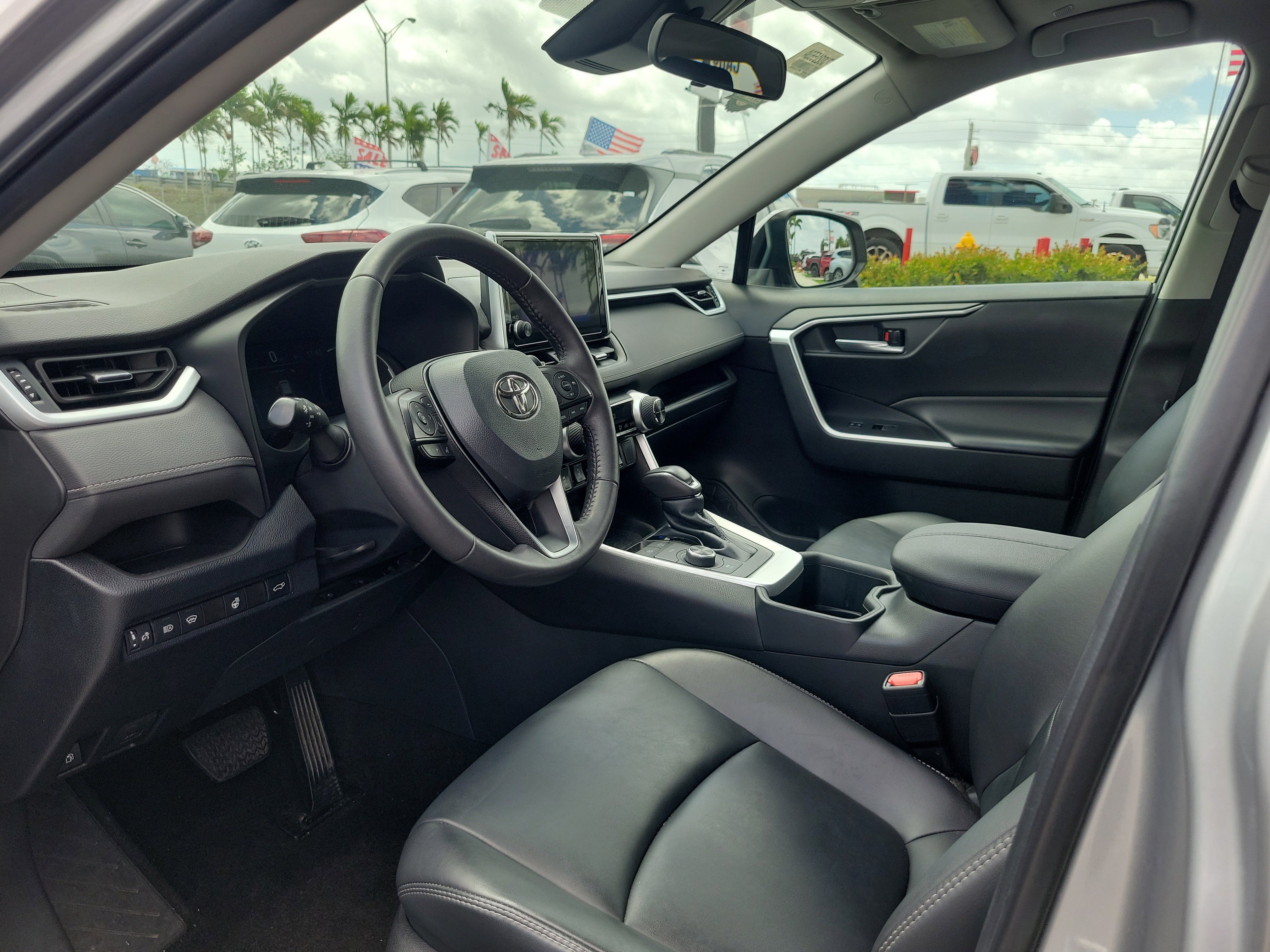 Used 2023 Toyota RAV4 XLE Premium image 19