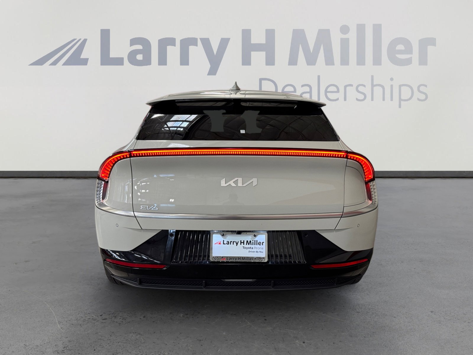 Used 2022 Kia EV6 Wind image 4