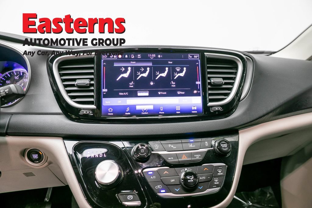 Used 2023 Chrysler Pacifica Touring-L FWD image 12