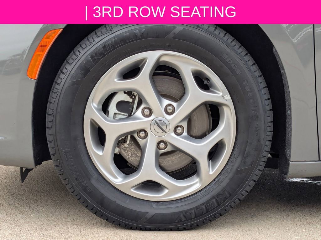 Used 2023 Chrysler Pacifica Limited FWD image 11