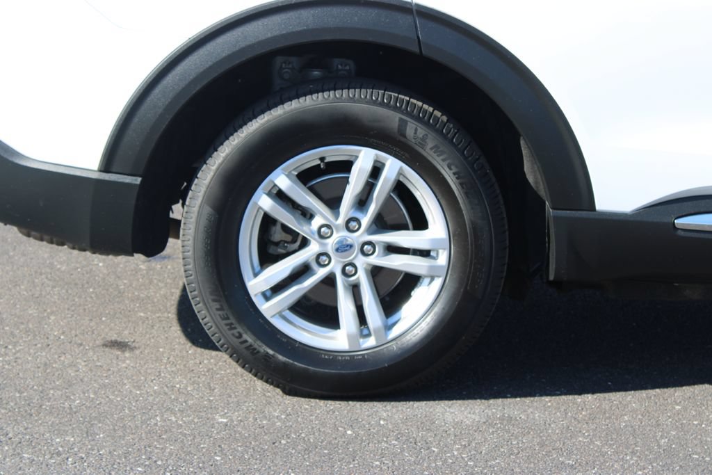 Used 2023 Ford Explorer XLT w/ Equipment Group 202A AWD/4WD image 13