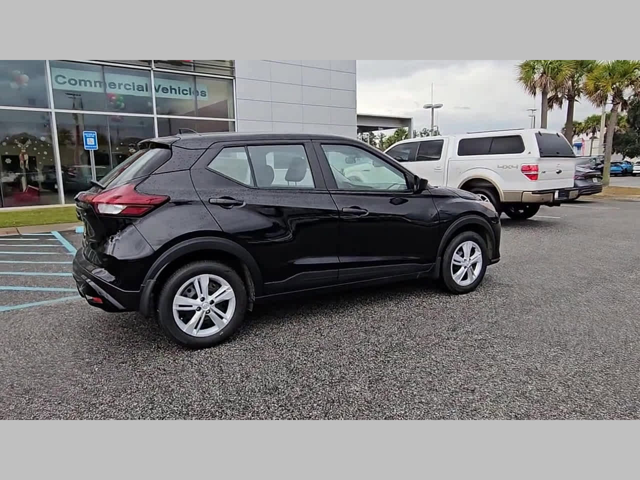 New 2025 Nissan Kicks Play S image 35