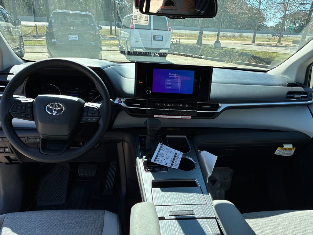 New 2026 Toyota Sienna LE image 18