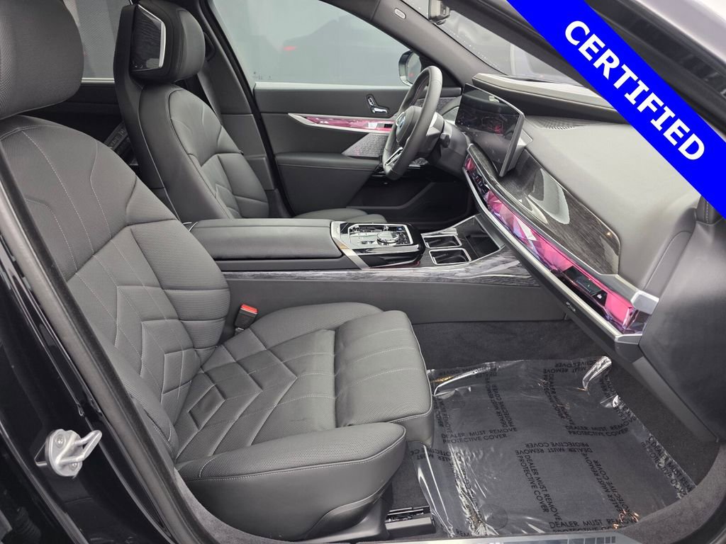 Used 2025 BMW i7 M70 w/ Executive Package image 31