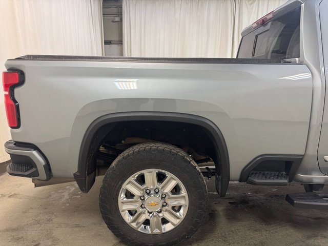 Used 2025 Chevrolet Silverado 3500 High Country w/ High Country Premium Package image 4