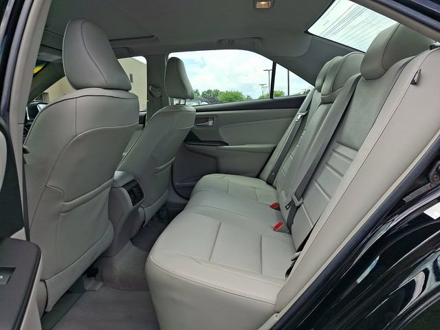 Used 2016 Toyota Camry XLE w/ Moonroof Package FWD image 10