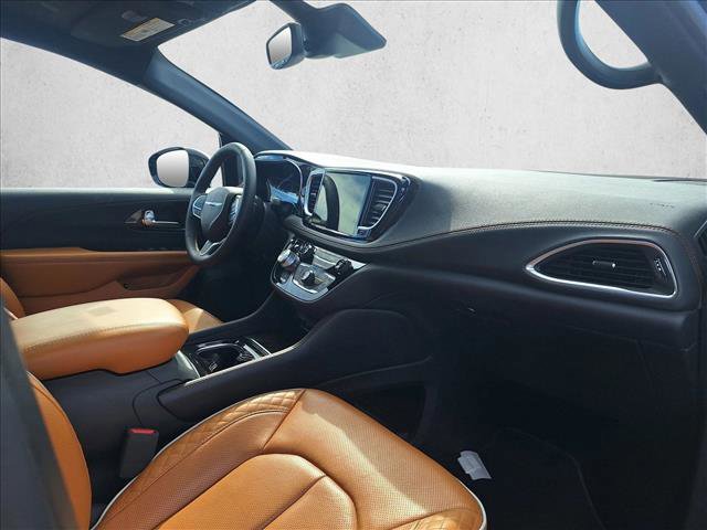 Used 2023 Chrysler Pacifica Pinnacle image 20