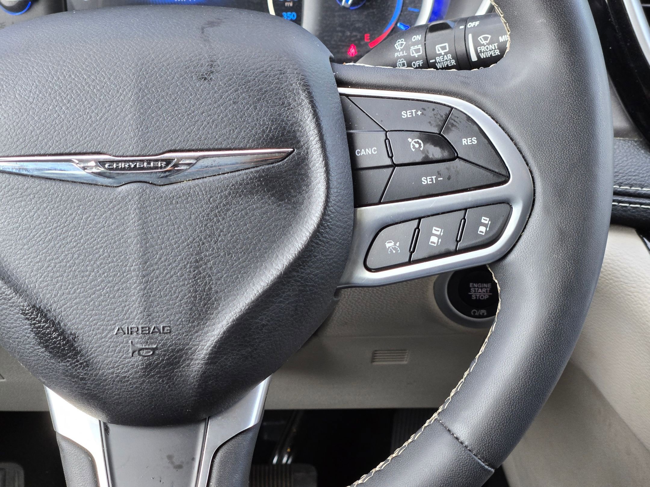 Used 2023 Chrysler Pacifica Touring-L image 22