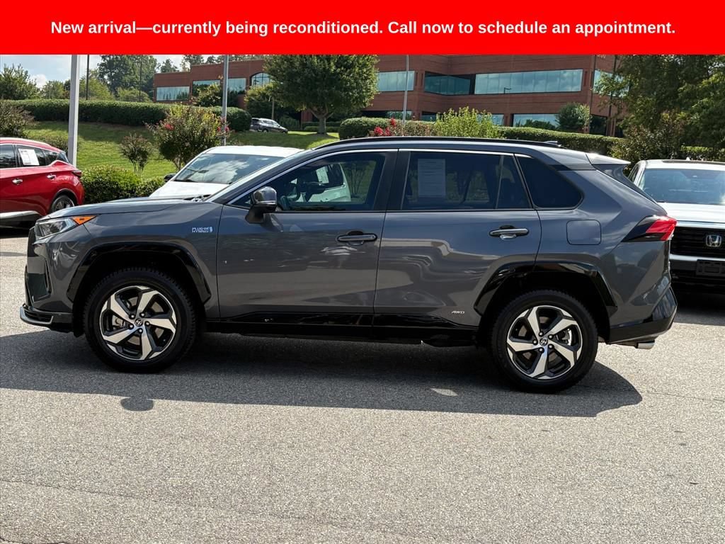 Used 2021 Toyota RAV4 SE w/ Weather & Moonroof Package AWD/4WD image 3