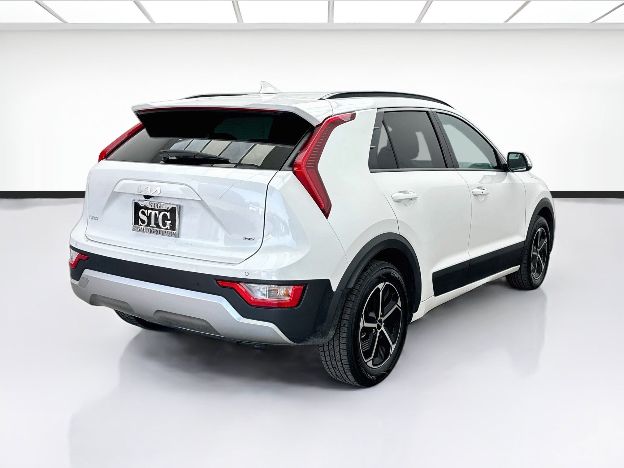 Used 2025 Kia Niro EX FWD image 4