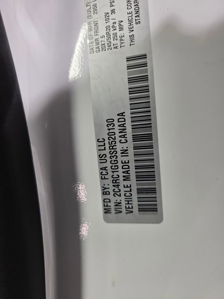 Certified 2025 Chrysler Pacifica Limited image 27