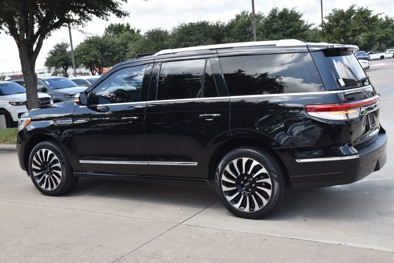 Used 2024 Lincoln Navigator Black Label AWD/4WD image 11