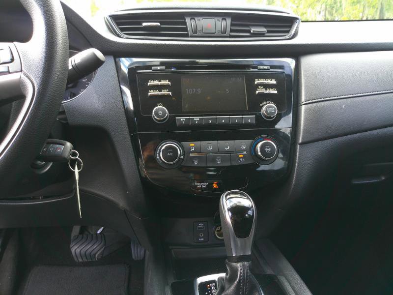 Used 2017 Nissan Rogue S image 15
