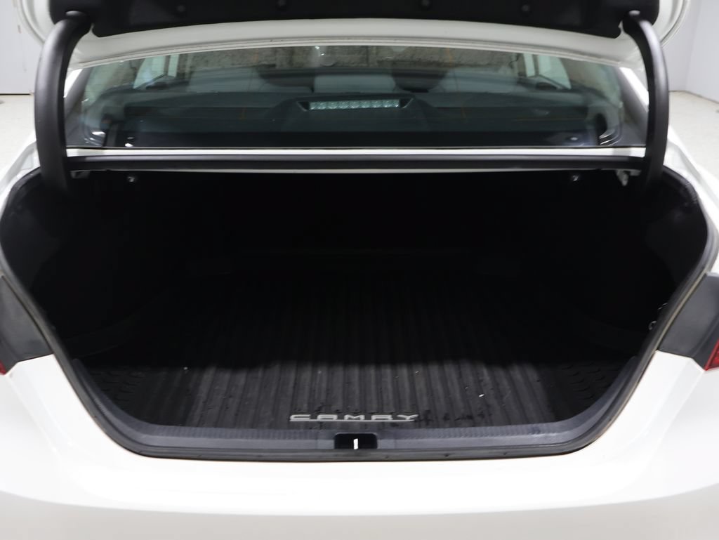 Used 2021 Toyota Camry LE FWD image 4