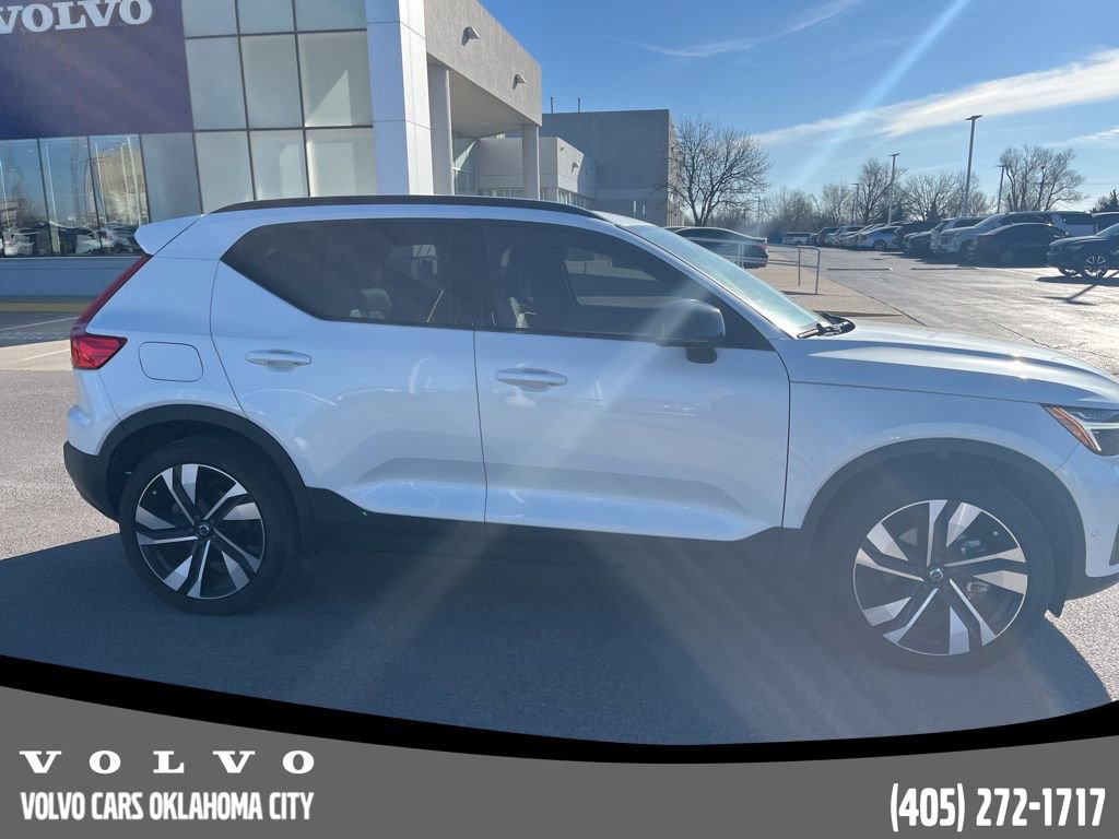 Certified 2023 Volvo XC40 B4 Ultimate w/ Protection Package Premier image 4