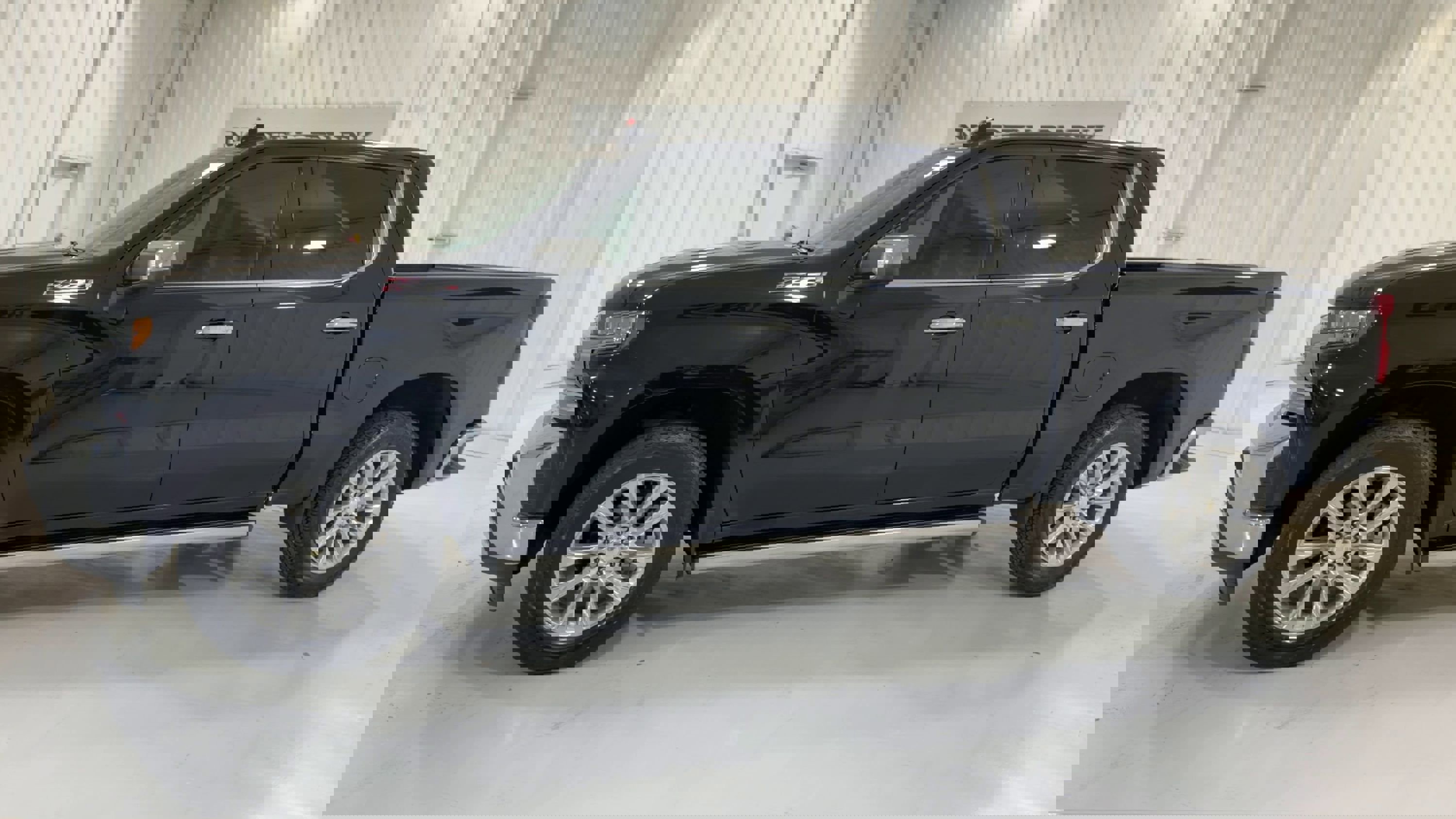 Used 2021 Chevrolet Silverado 1500 LTZ w/ Z71 Off-Road Package image 6