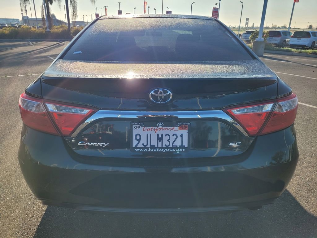 Used 2017 Toyota Camry SE image 5