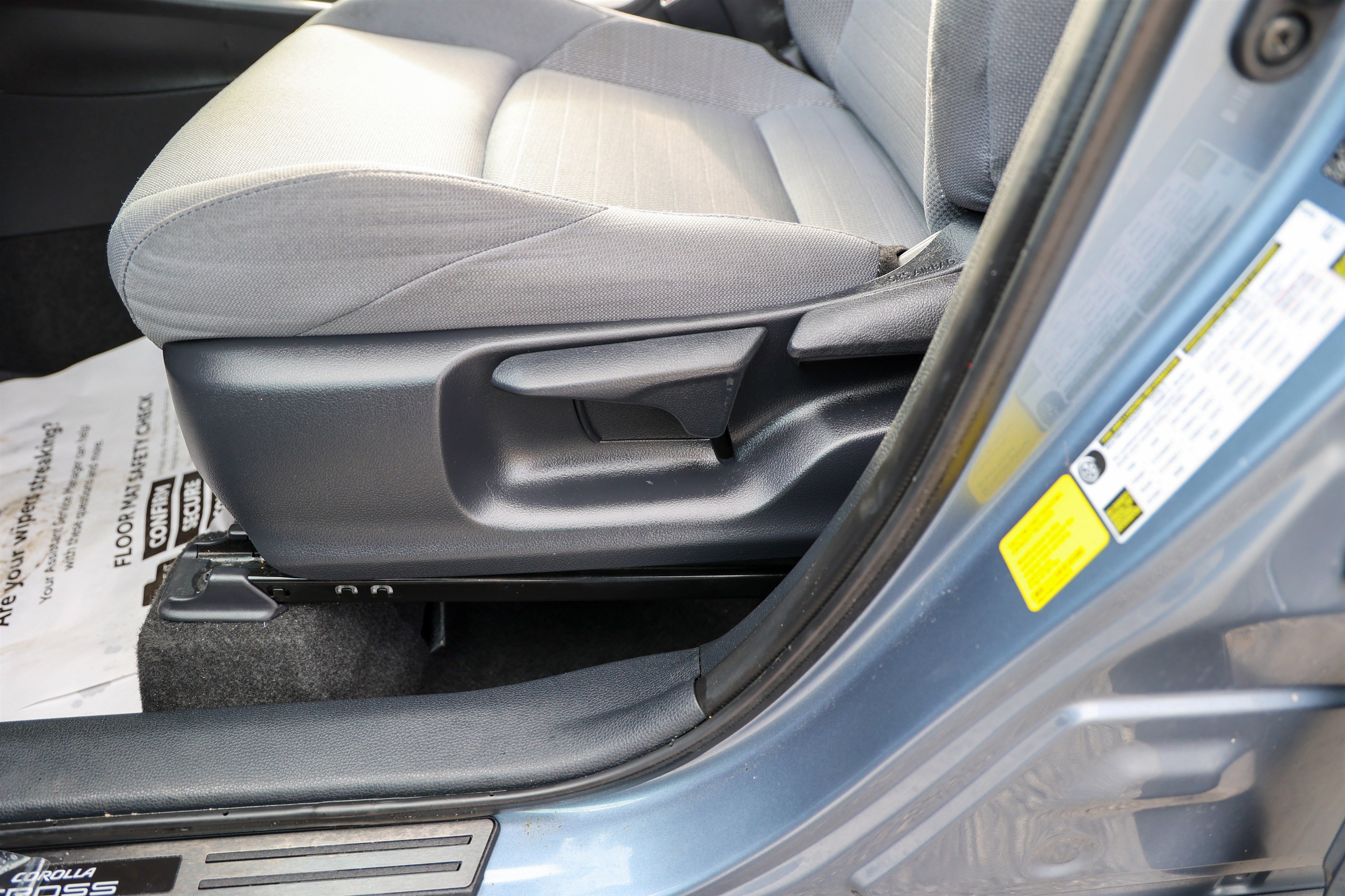 Used 2024 Toyota Corolla Cross AWD Hybrid image 27