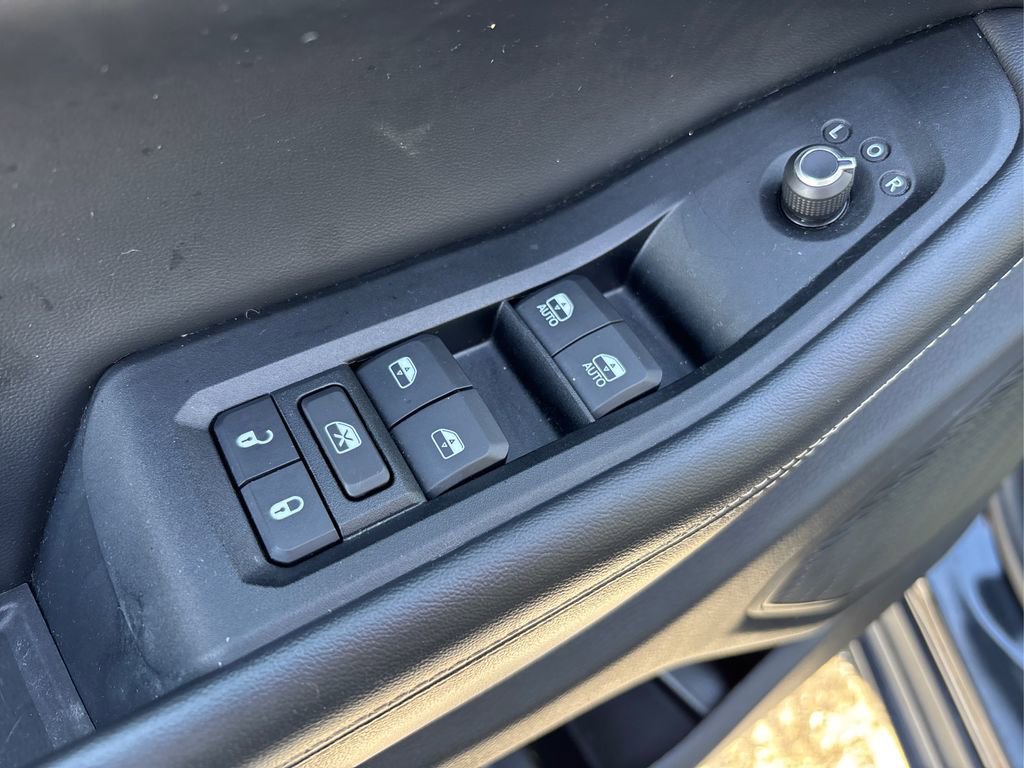 Used 2023 Jeep Grand Cherokee Limited w/ Luxury Tech Group II image 39