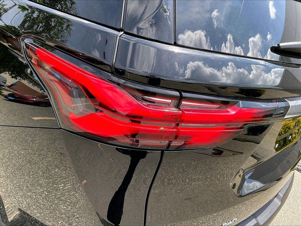 Used 2023 Chevrolet Traverse LT w/ LT Premium Package AWD/4WD image 35
