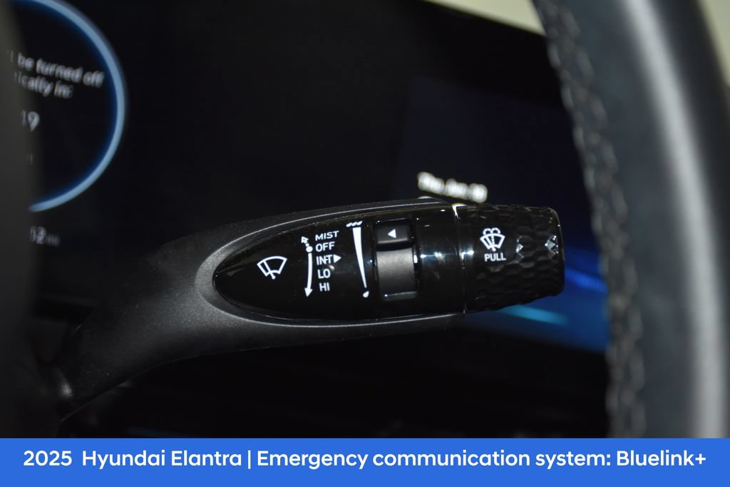 Used 2025 Hyundai Elantra Limited FWD image 13