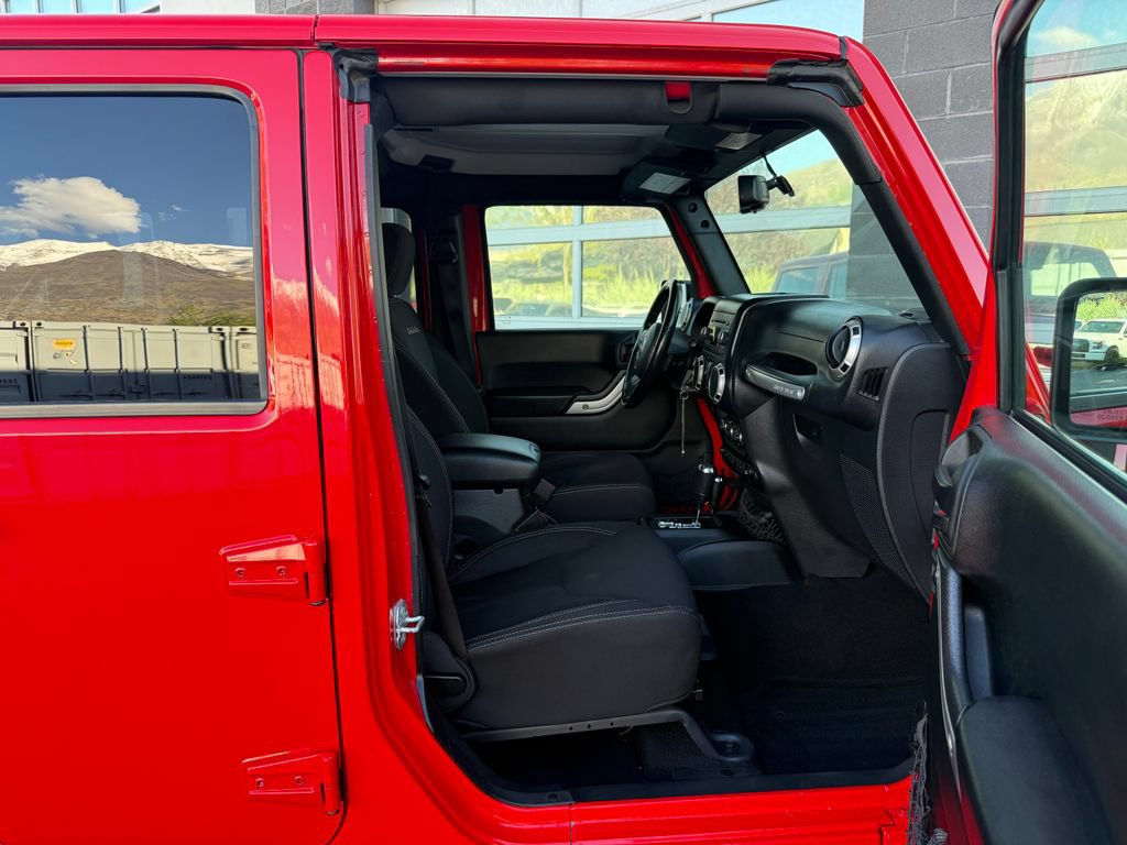 Used 2018 Jeep Wrangler Unlimited Sahara w/ Max Tow Package AWD/4WD image 20