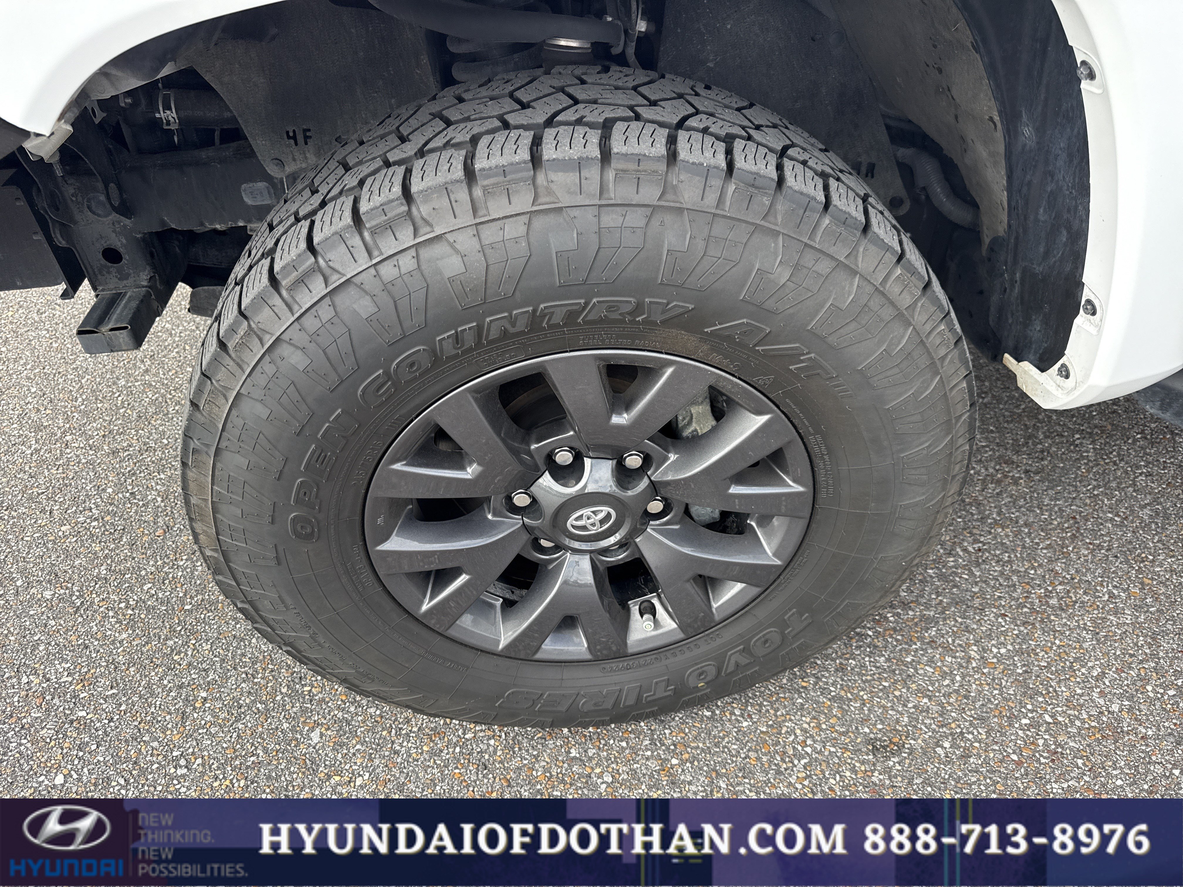 Used 2023 Toyota Tacoma SR5 w/ Technology Package AWD/4WD image 18