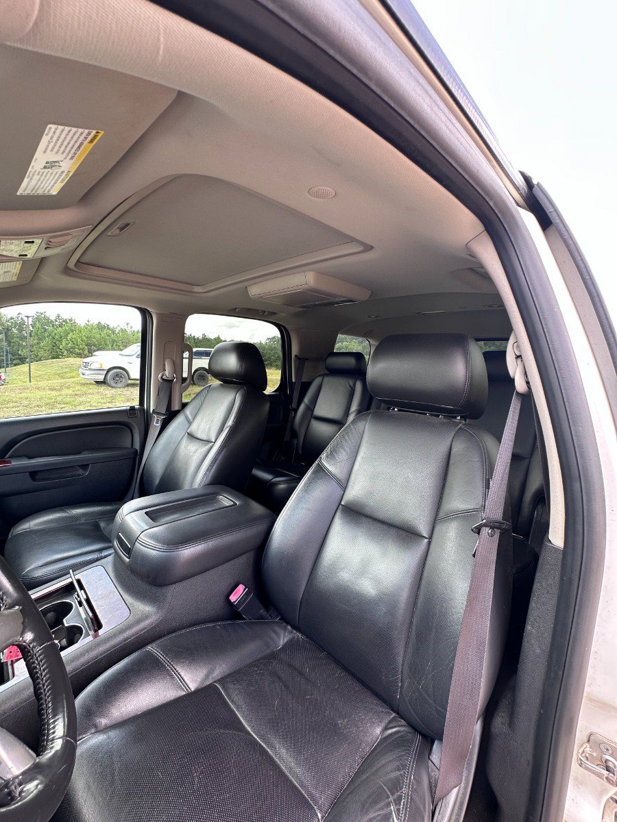Used 2010 Chevrolet Tahoe LTZ RWD image 5