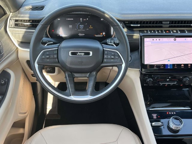 Used 2023 Jeep Grand Cherokee L Limited AWD/4WD image 19