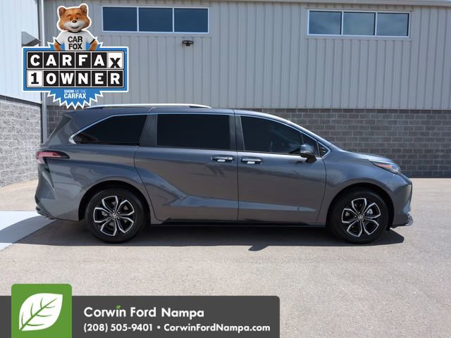Used 2025 Toyota Sienna Platinum AWD/4WD image 2