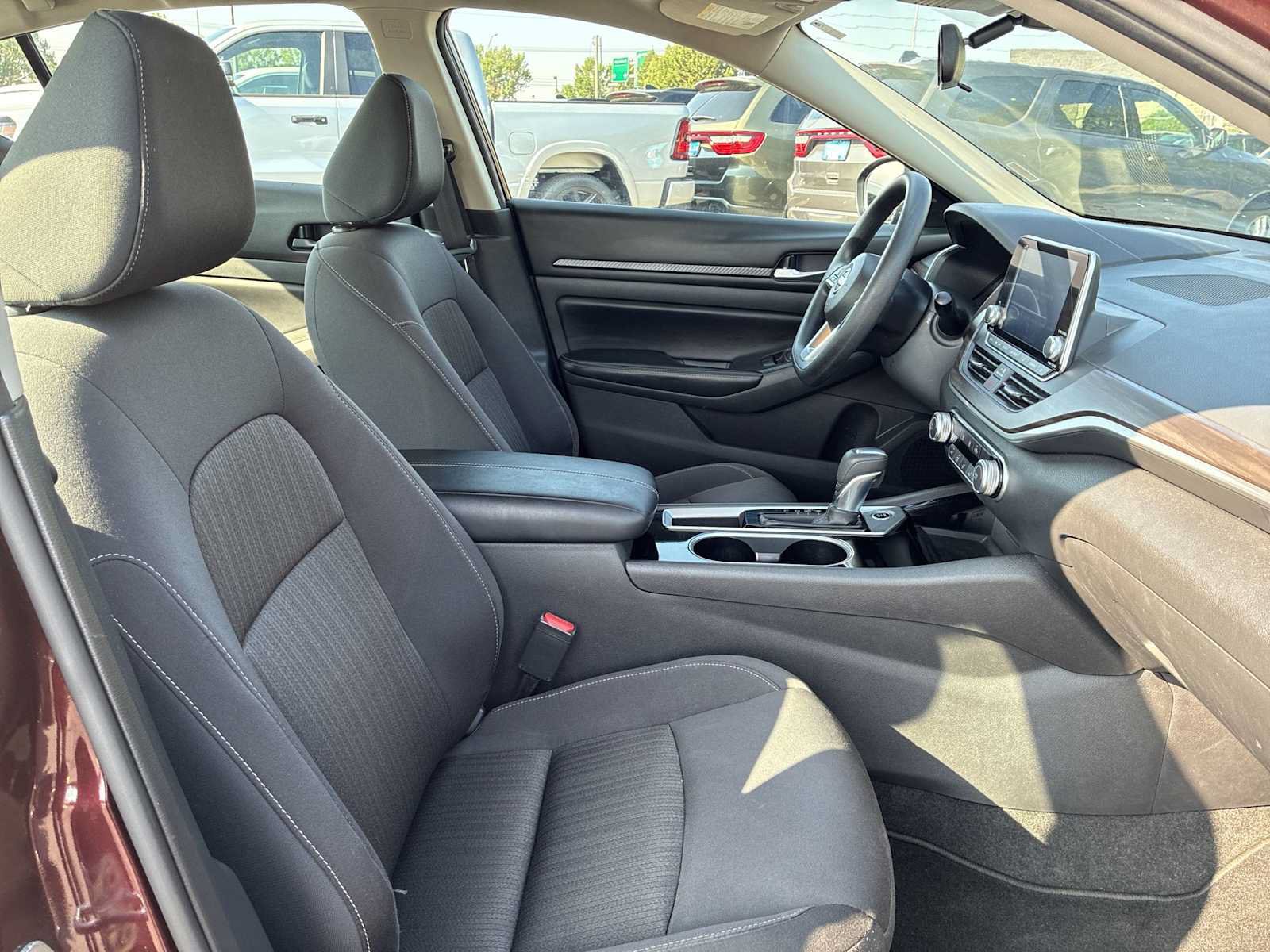 Used 2024 Nissan Altima 2.5 SV FWD image 23