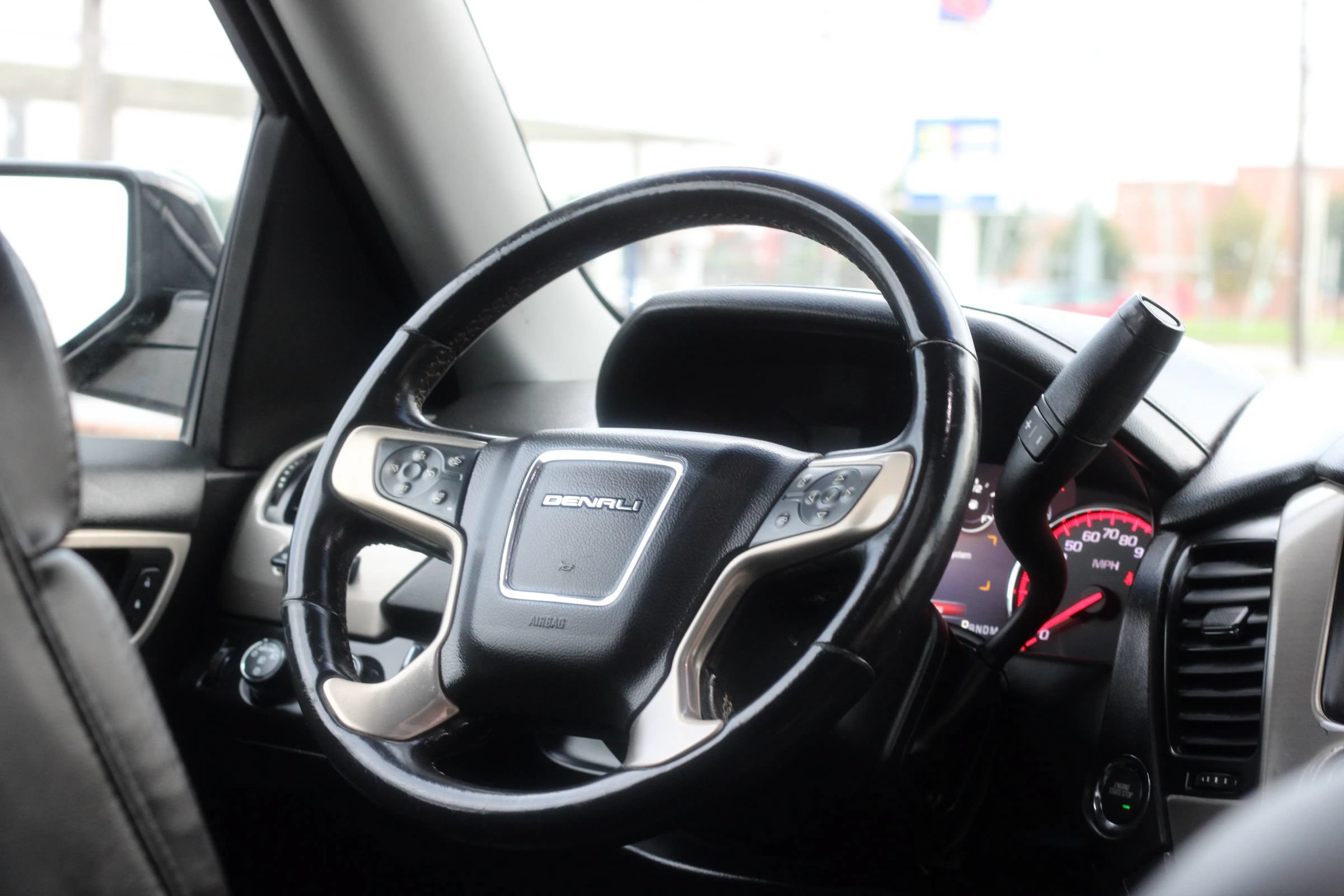 Used 2016 GMC Yukon XL Denali w/ Open Road Package AWD/4WD image 15