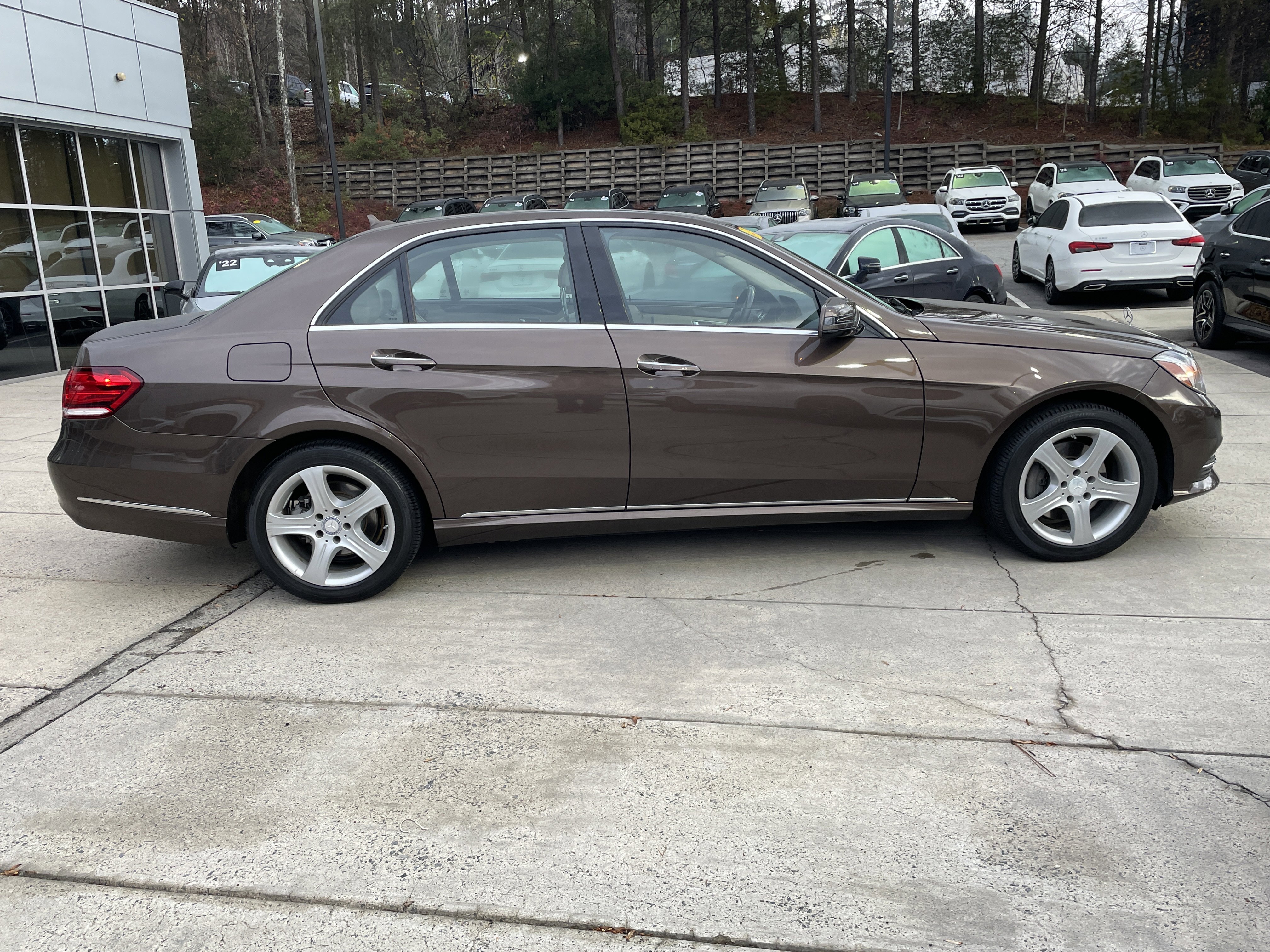 Used 2014 Mercedes-Benz E 250 BlueTEC Sedan image 5