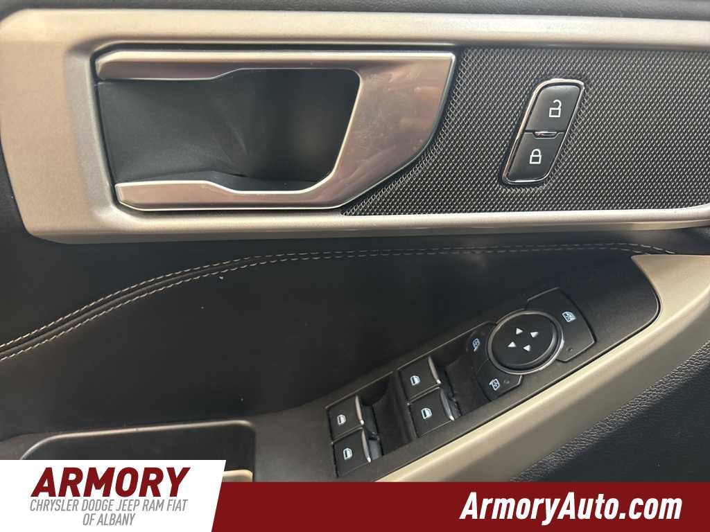Used 2021 Ford Explorer XLT w/ Equipment Group 202A image 8