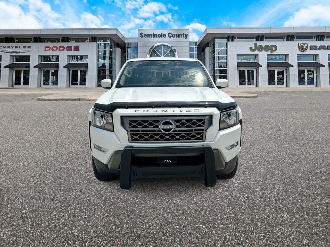 Used 2023 Nissan Frontier SV w/ SV Convenience Package RWD image 3