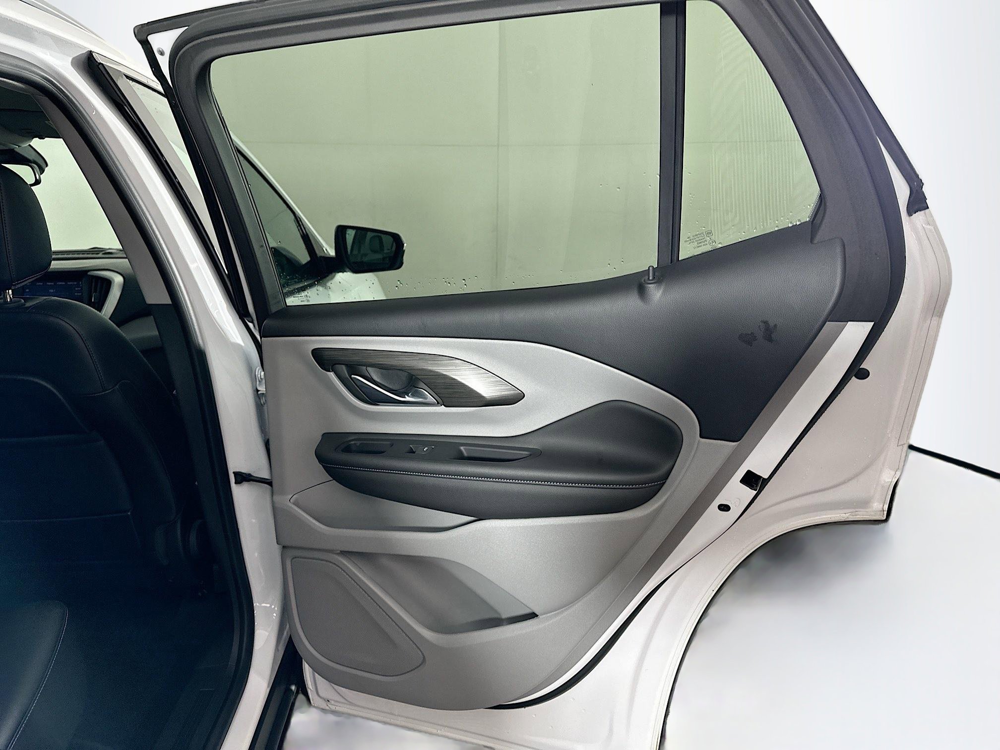 Used 2023 GMC Terrain SLT image 29